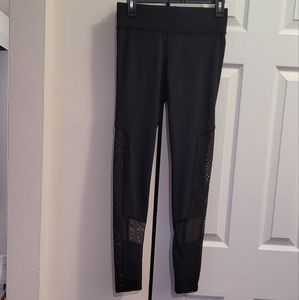 Terez Geometric Floral Laser Cut Leggings with Mesh Panel Size M